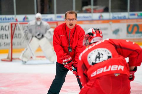 Hannu Järv enpää (Trainer EC Bad Nauheim) steht mit seinem Team unter Zugzwang. Archivfoto: Chuc 