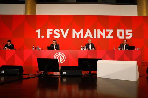 Christian Heidel, Jan Lehmann, Aufsichtsratschef Volker Baas und Stefan Hofmann (von links) bilden das Podium. Foto: Mainz 05/Lorenz