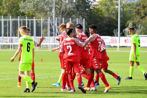 Die 05-Talente starten mit einem echten Spektakel in die neue  B-Junioren-Bundesliga-Saison. Foto: hbz/Kristina Schäfer