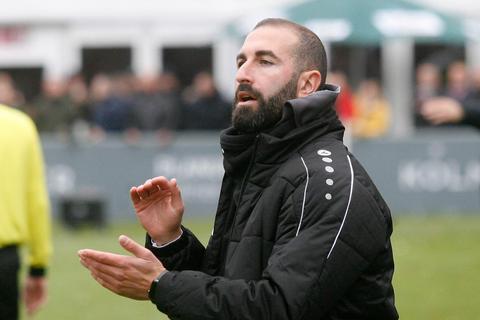 Holte mit seiner Mannschaft in letzter Minute einen wichtigen Punkt: FC Gießens Trainer Danyiel Cimen. Archivfoto: ben 