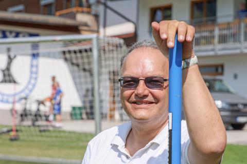 Nico Schäfer hat beim Trainingslager des SV Wehen Wiesbaden im Zillertal alles im Blick.