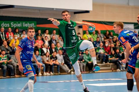 Auch dank der fünf Tore von Vladan Lipovina (M.) zieht die HSG Wetzlar gegen Balingen-Weilstetten ins Achtelfinale des DHB-Pokals ein. © Jenniver Röczey.