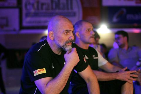 Trainer Cengiz Cakici und sein Team traten hoch konzentriert auf. Foto: hbz/Jörg Henkel