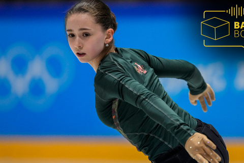 Der Fall der jungen Eiskunstläuferin Kamila Walijewa hat die Forderung nach einem Mindestalter bei den Olympischen Spielen laut werden lassen. Foto: Bernat Armangue/AP/dpa