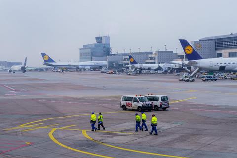 Vorbei mit der Zuversicht: Insgesamt 33 000 Flüge nimmt die Lufthansa vom Winterflugplan. Foto: dpa