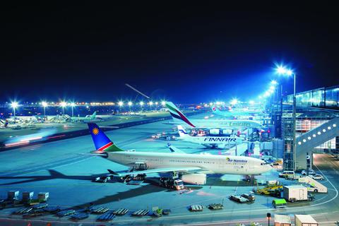 Der Flughafenbetreiber Fraport stellt für die Abfertigung am Boden 1000 neue Mitarbeitende ein. Archivfoto: dpa