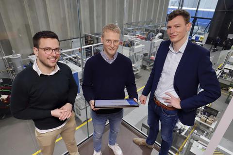 Die Darmstädter Niklas Panten (von links), Björn Scheurich und Thomas Weber haben eine intelligente Software fürs Energiemanagement entwickelt. Foto: Andreas Kelm