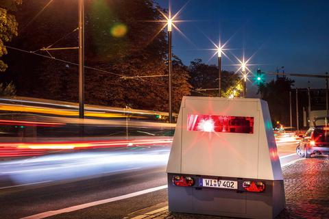 Mit dem „Enforcement Trailer“ produziert Vitronic einen beweglichen Anhänger zur Geschwindigkeitsüberwachung des Straßenverkehrs.